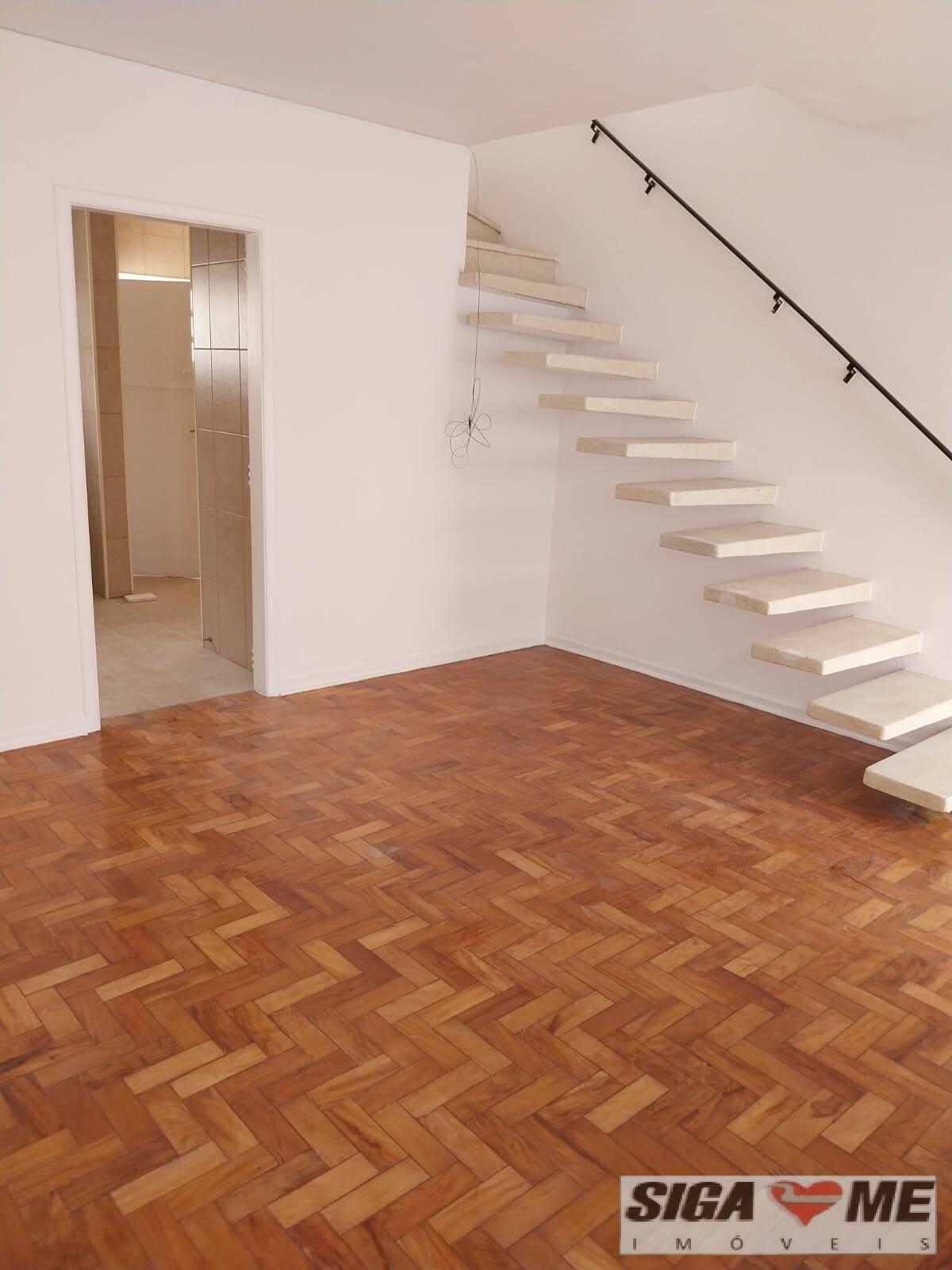 Casa para alugar com 2 quartos, 130m² - Foto 1