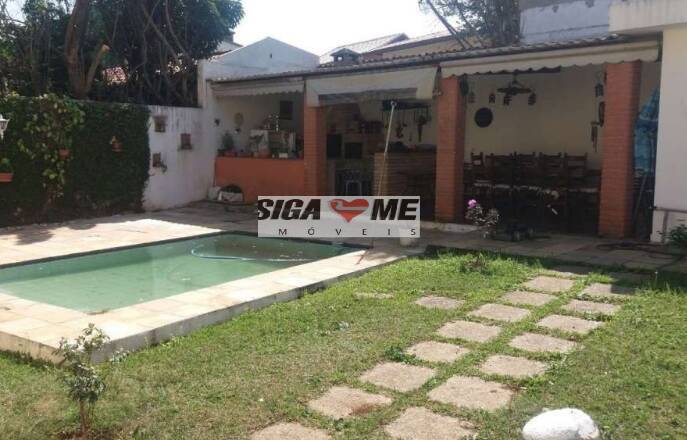 Casa, 4 quartos, 258 m² - Foto 1