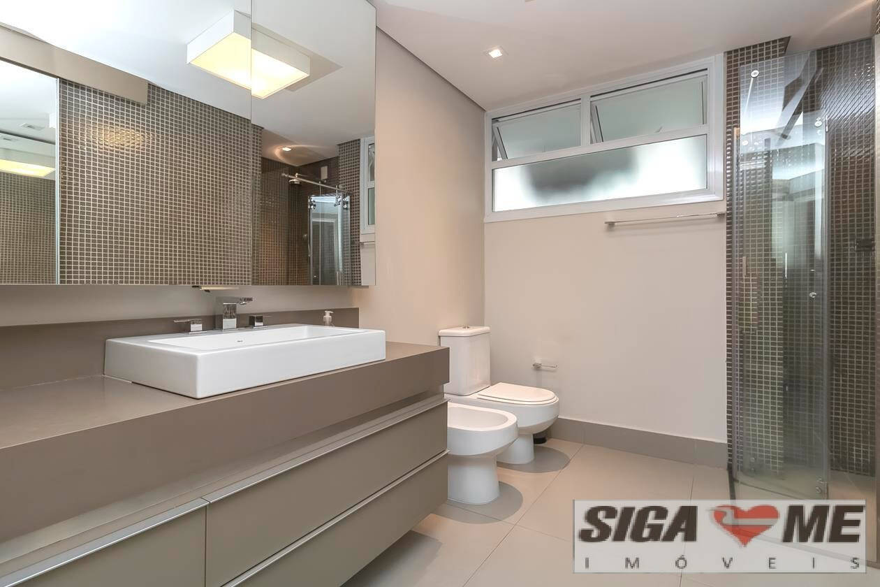 Apartamento para alugar com 3 quartos, 220m² - Foto 3