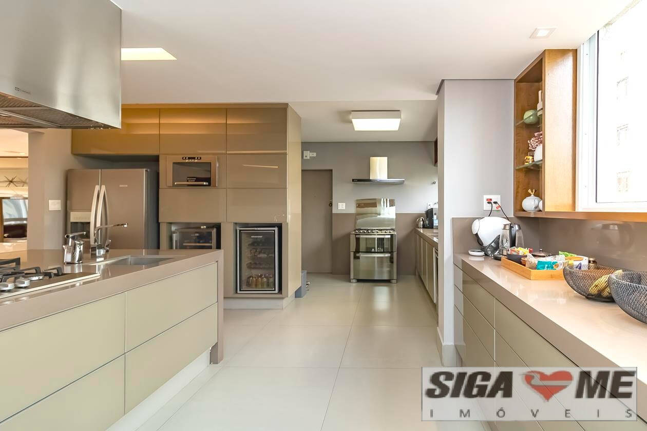 Apartamento para alugar com 3 quartos, 220m² - Foto 2